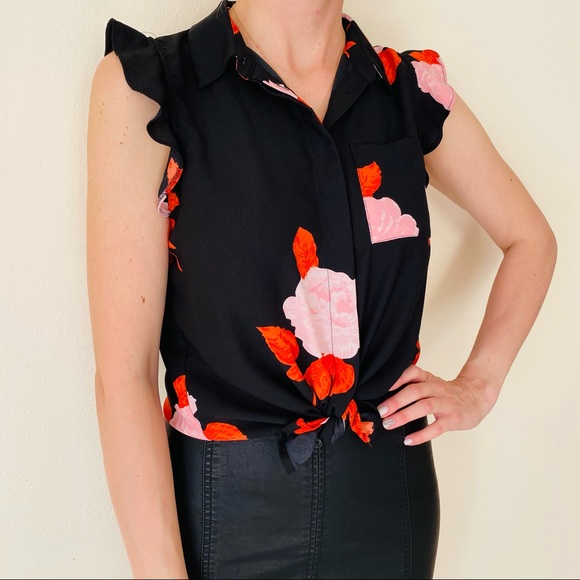 Who What Wear Black Floral Sleeveless Button Front Chest Pocket Ruffle Blouse - Picture 1 of 6
